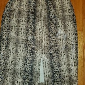 Express snake skin pull on skirt size M
